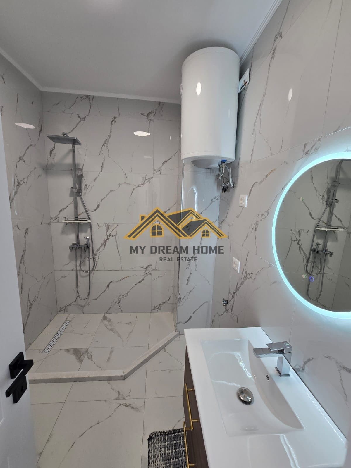 SHITET APARTAMENT TOTALISHT I INVESTUAR ORIENTIM LINDJE-PERËNDIM | PAMJE NGA DETI 2