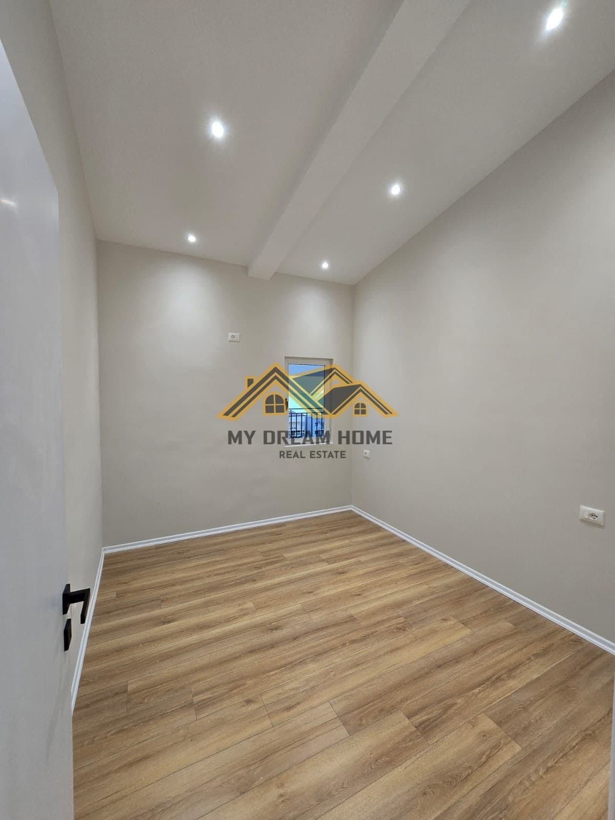 Apartament 1+1 Për Shitje prane Hotel Adriatik Me Pamje Deti, Durrës 4