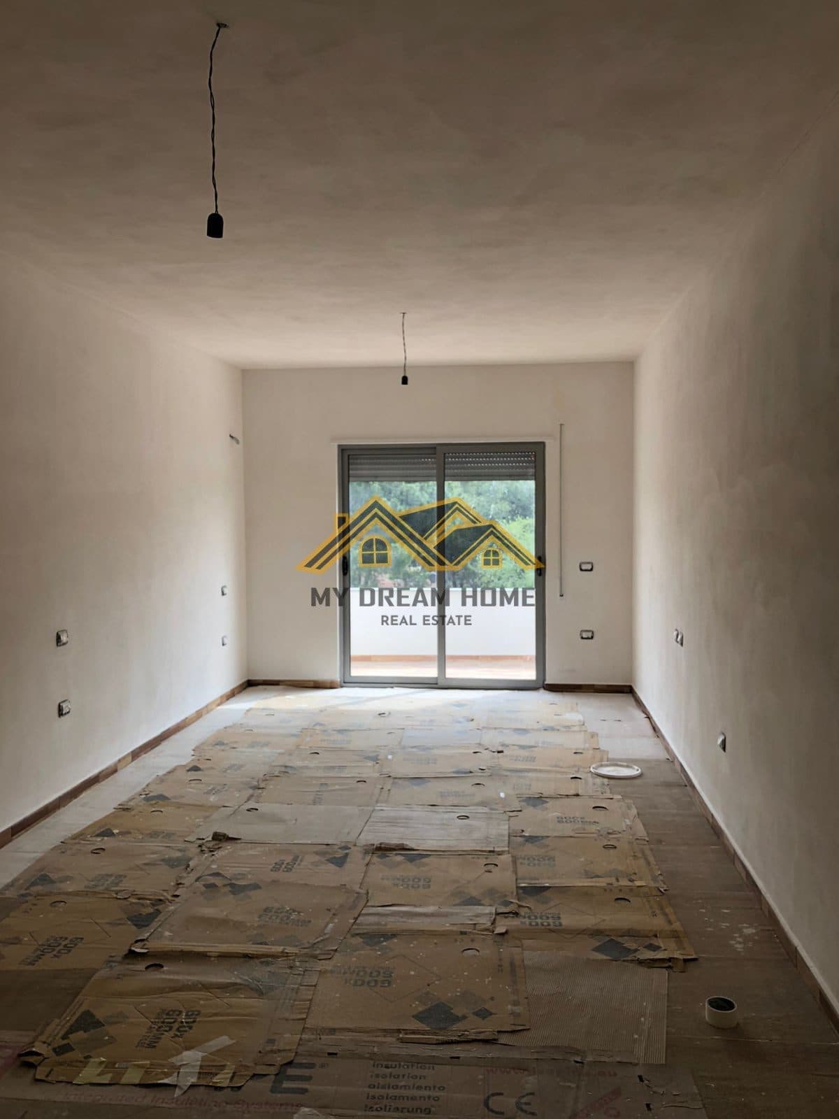 SHITET APARTAMENT 1+1 GOLEM AFER PISHAVE TE BUTA