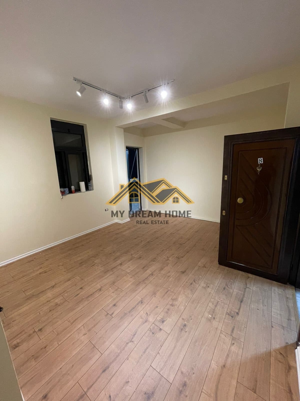 SHITET APARTAMENT 2+1 PRAN HOTEL VIVAS PLAZH DURRES