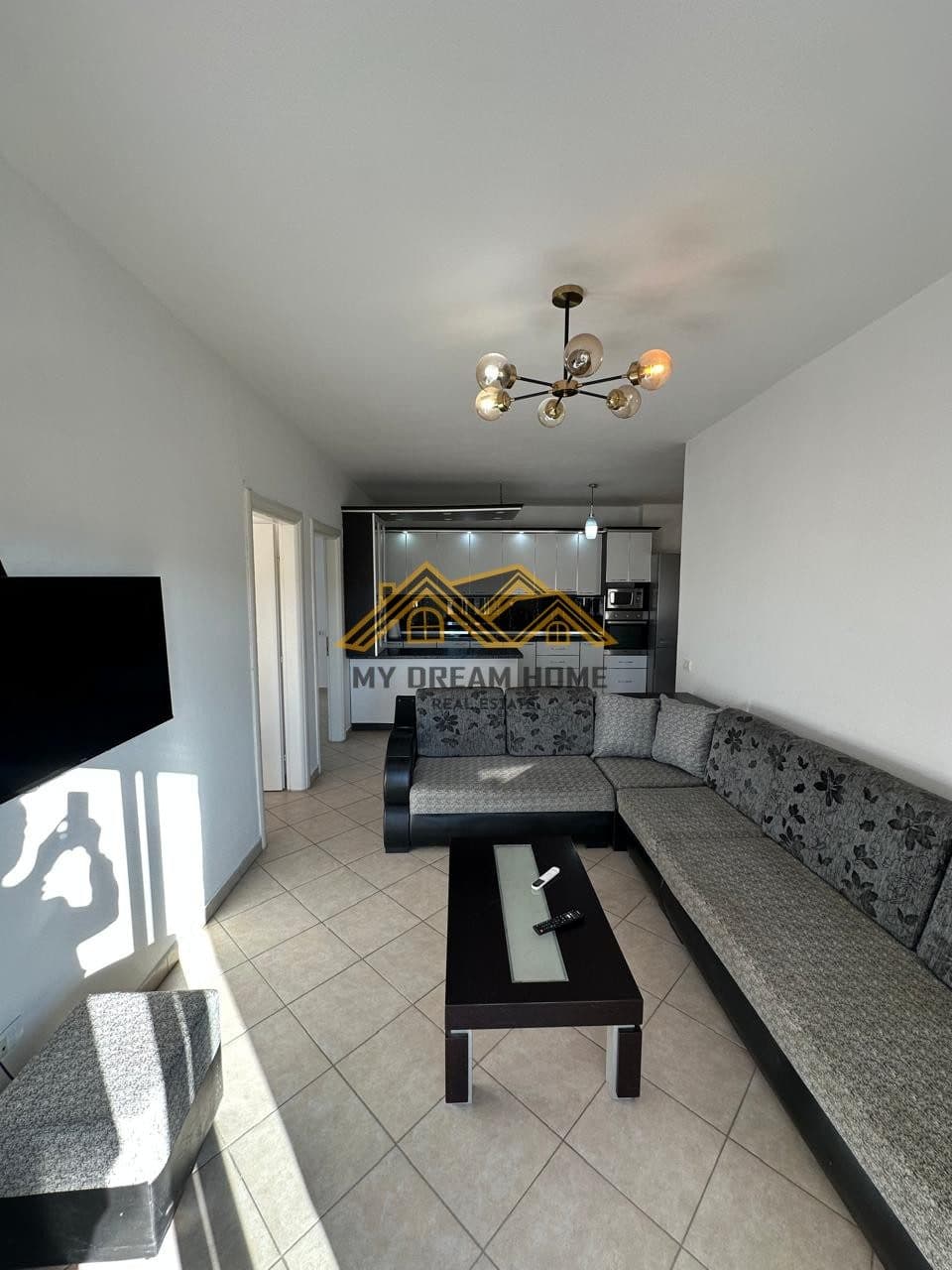 Shitet Apartament 3+1 Prane Stacionit Trenit Durres! 3
