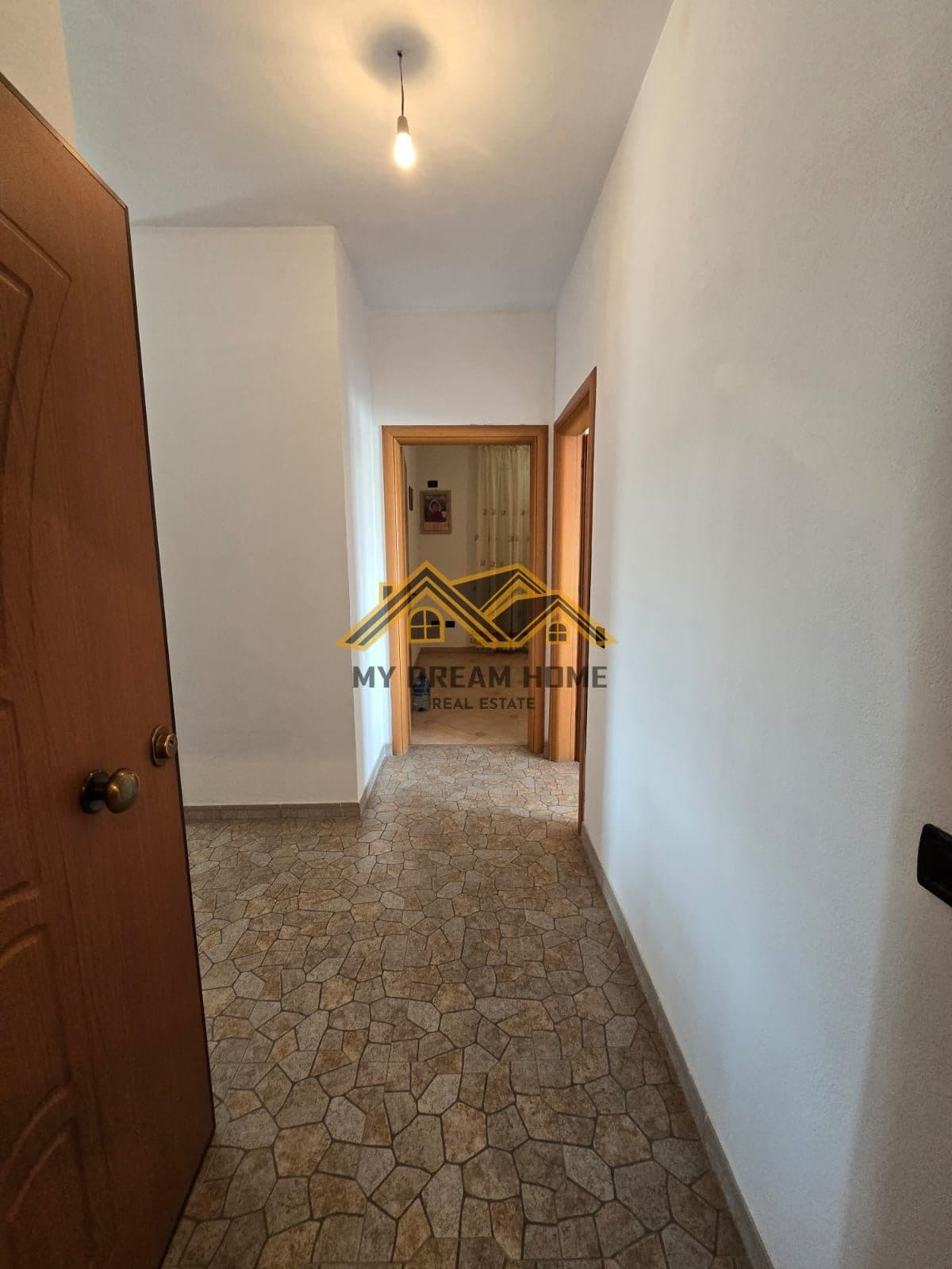 SHITET APARTAMENT 2+1 NE QENDER TE DURRESIT TEK GJYKATA! 3