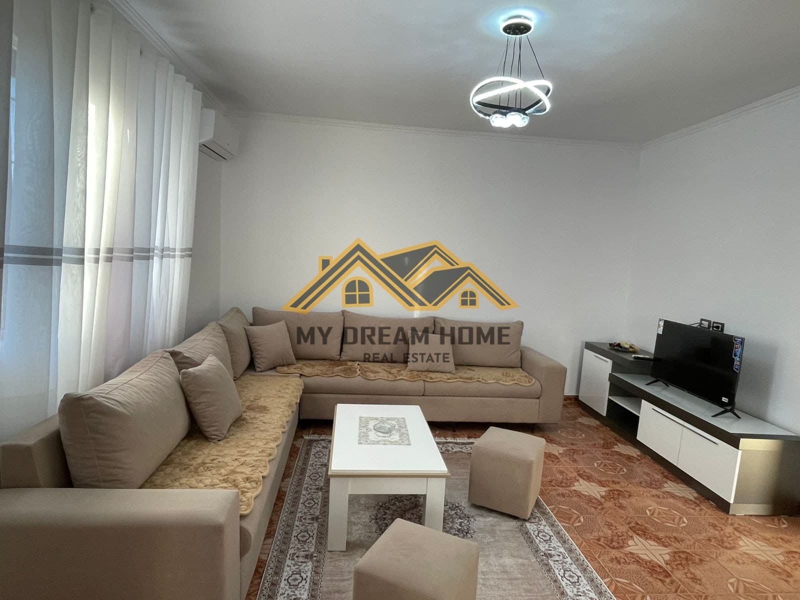 JEPET ME QERA SHTEPI PRIVATE NE PORTO ROMANO