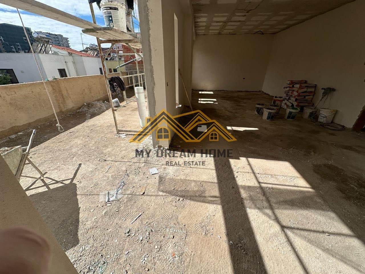 SHITET APARTAMENT 1+1+VERAND, PRANE TREGUT INDUSTRIAL, DURRES! 4