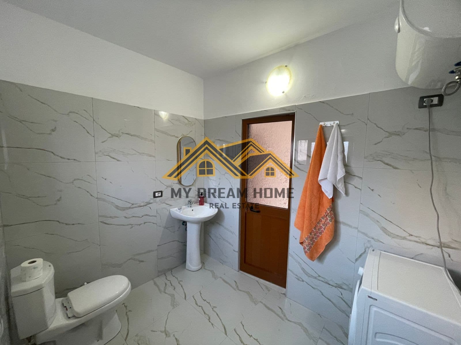JEPET ME QERA SHTEPI PRIVATE NE PORTO ROMANO