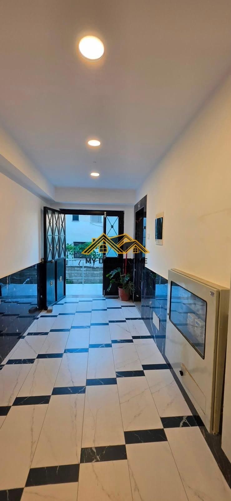 JEPET ME QIRA APARTAMENT 1+1 PALLAT I RI | PRANË PISTËS TEUTA PLAZH, DURRËS