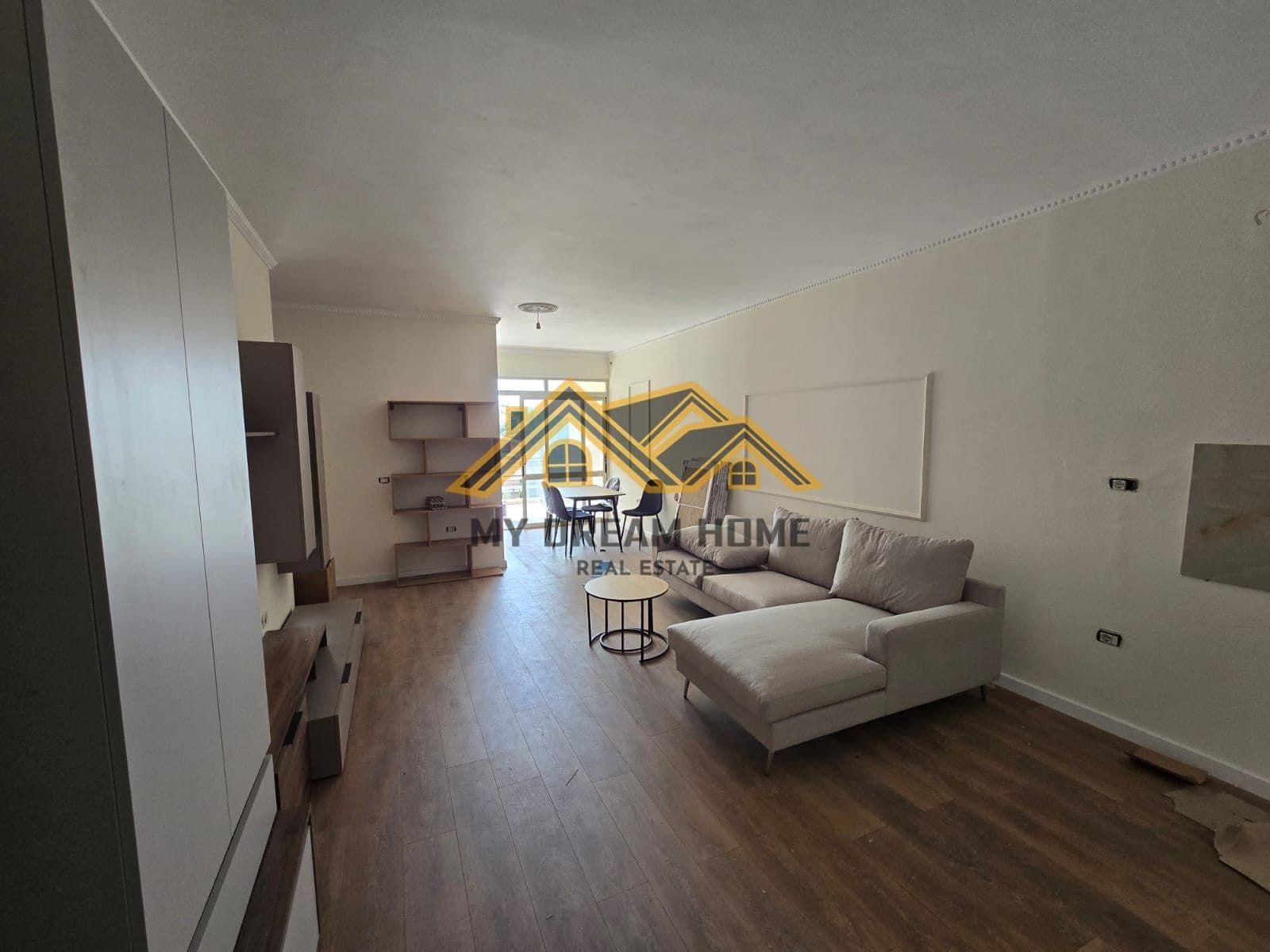 SHITET APARTAMENT 1+1 PLAZH DURRES 2