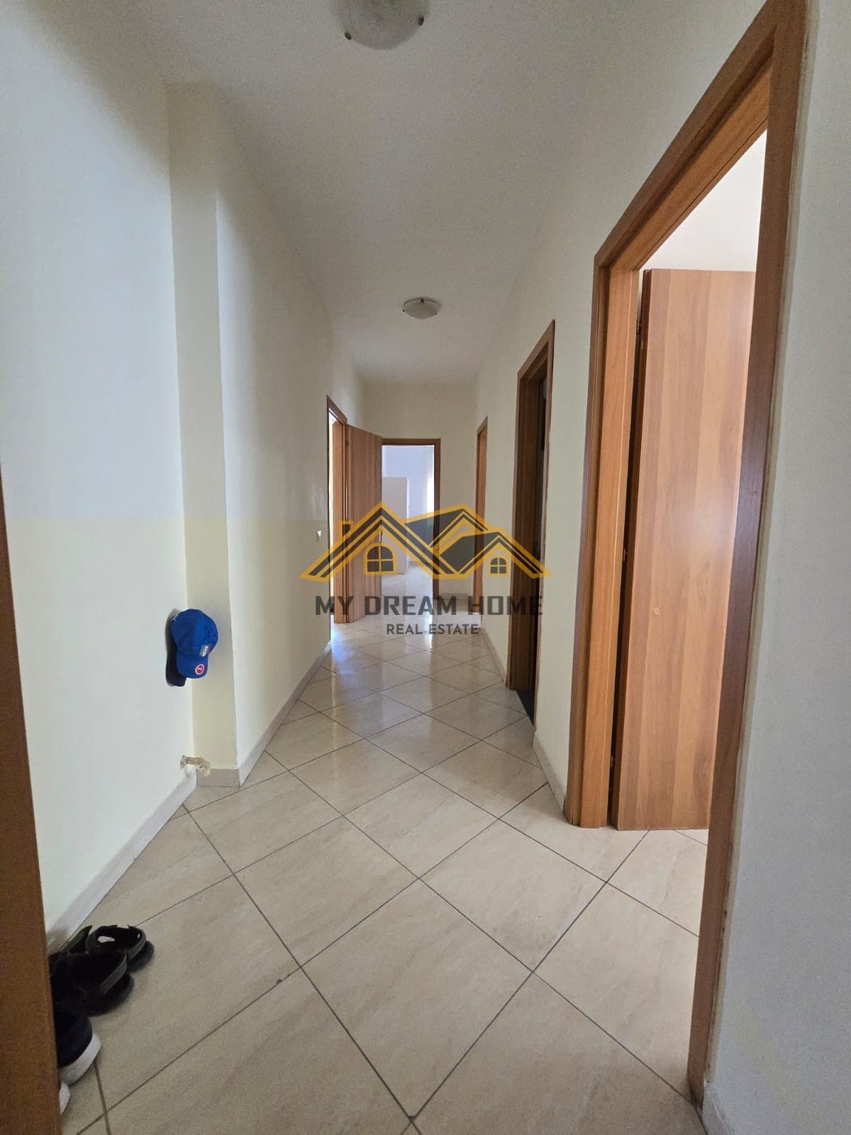 Jepet me qera apartament 3+1+2 Flagship Center,Durres. 2