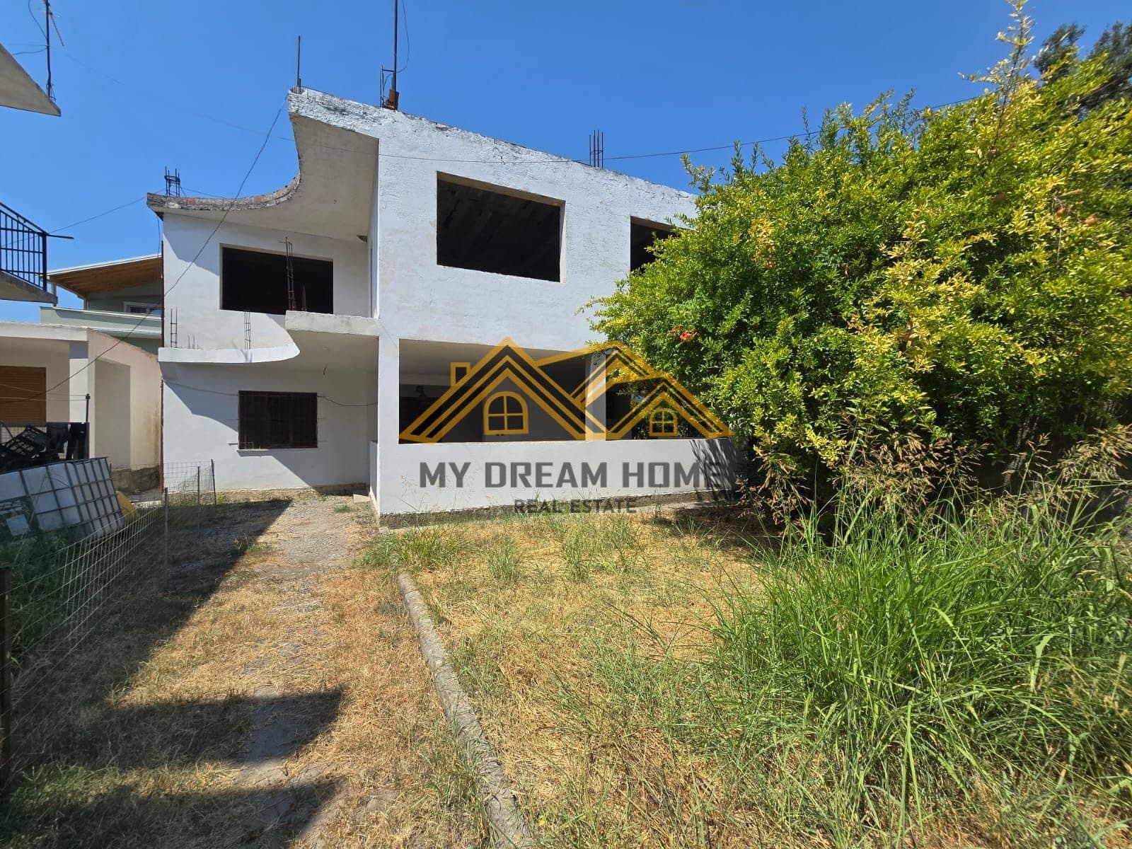 Shtepi Private 2-katëshe për shitje në plazhin e Durrësit