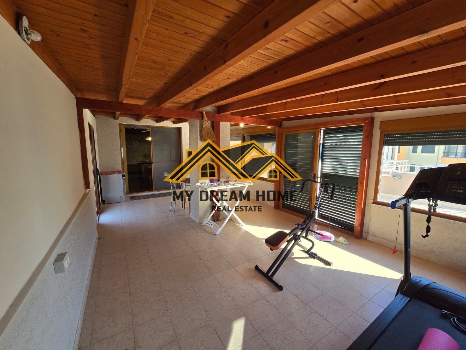 PENTHOUSE 3+1+2 +DEPO+VERANDE, ME PAMJE DETI, NE VOLLGA DURRES, PER QIRA!