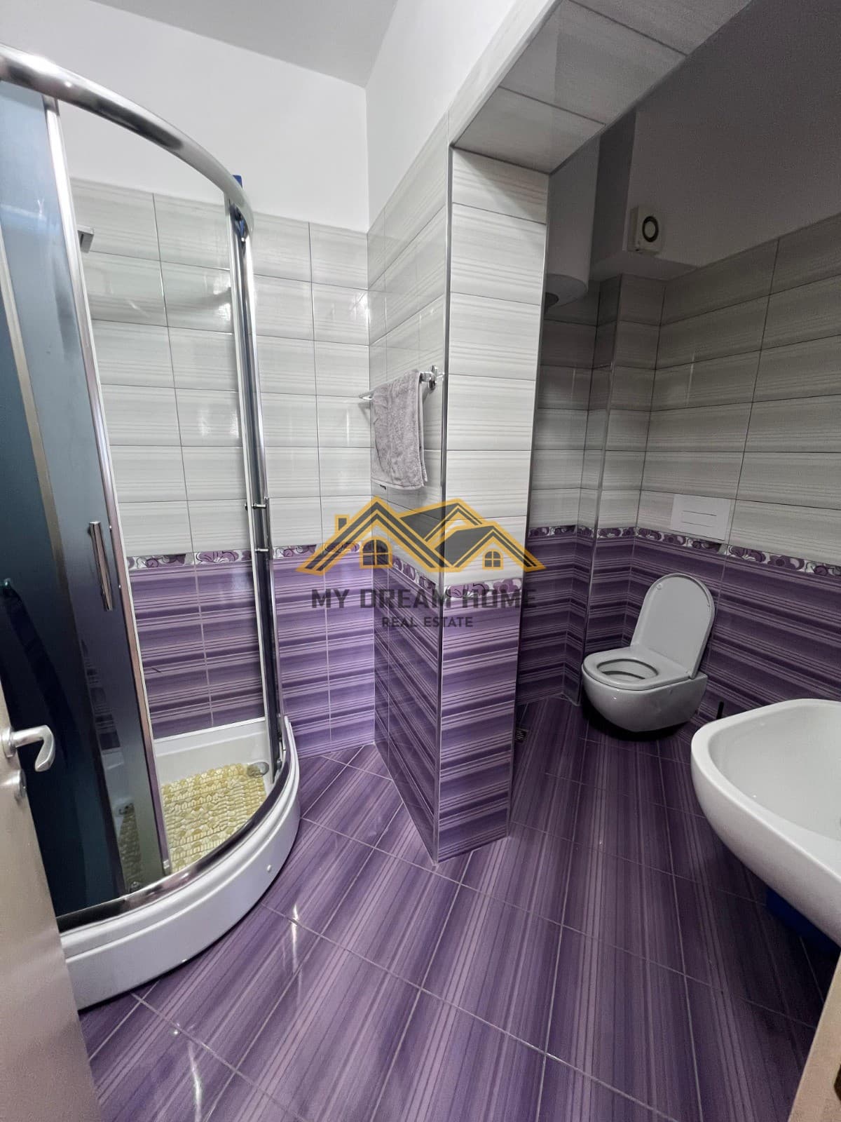 Jepet Apartament 2+1+2 Me Qira tek Galaktiku, Durrës!!