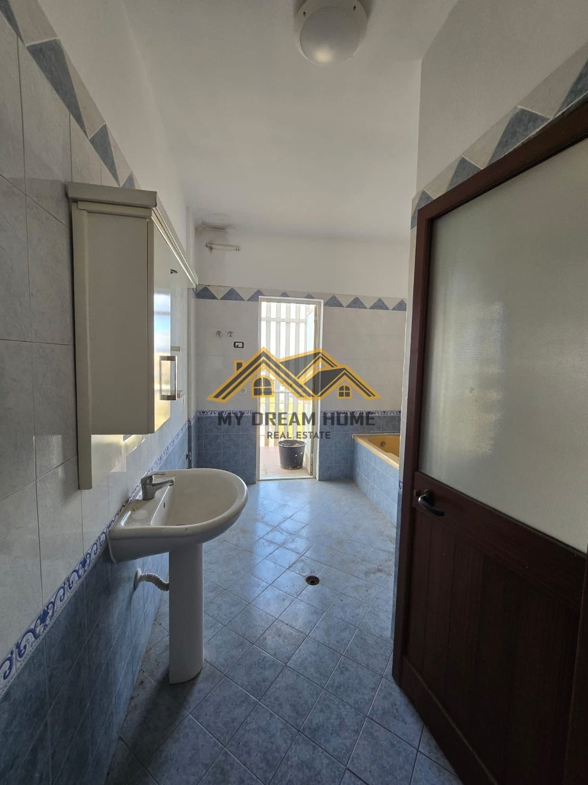 Apartament 2+1+2 në shitje te Rruga e re e Portit! 2