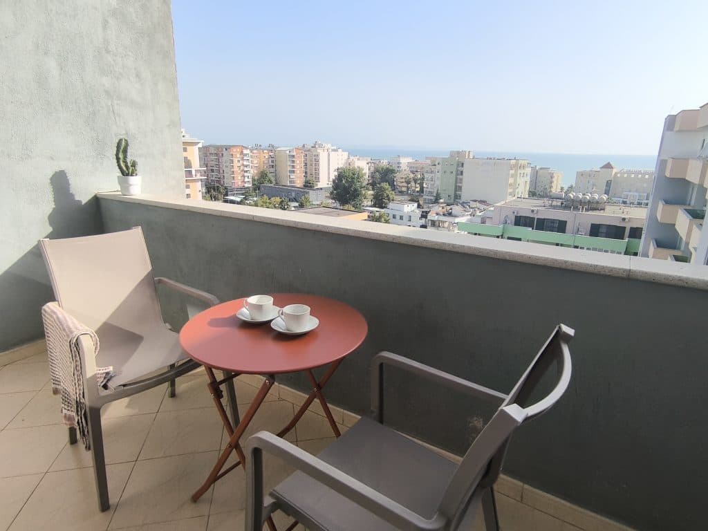 SHITET APARTAMENT 2+1 ME PAMJE DETI PLAZH DURRES