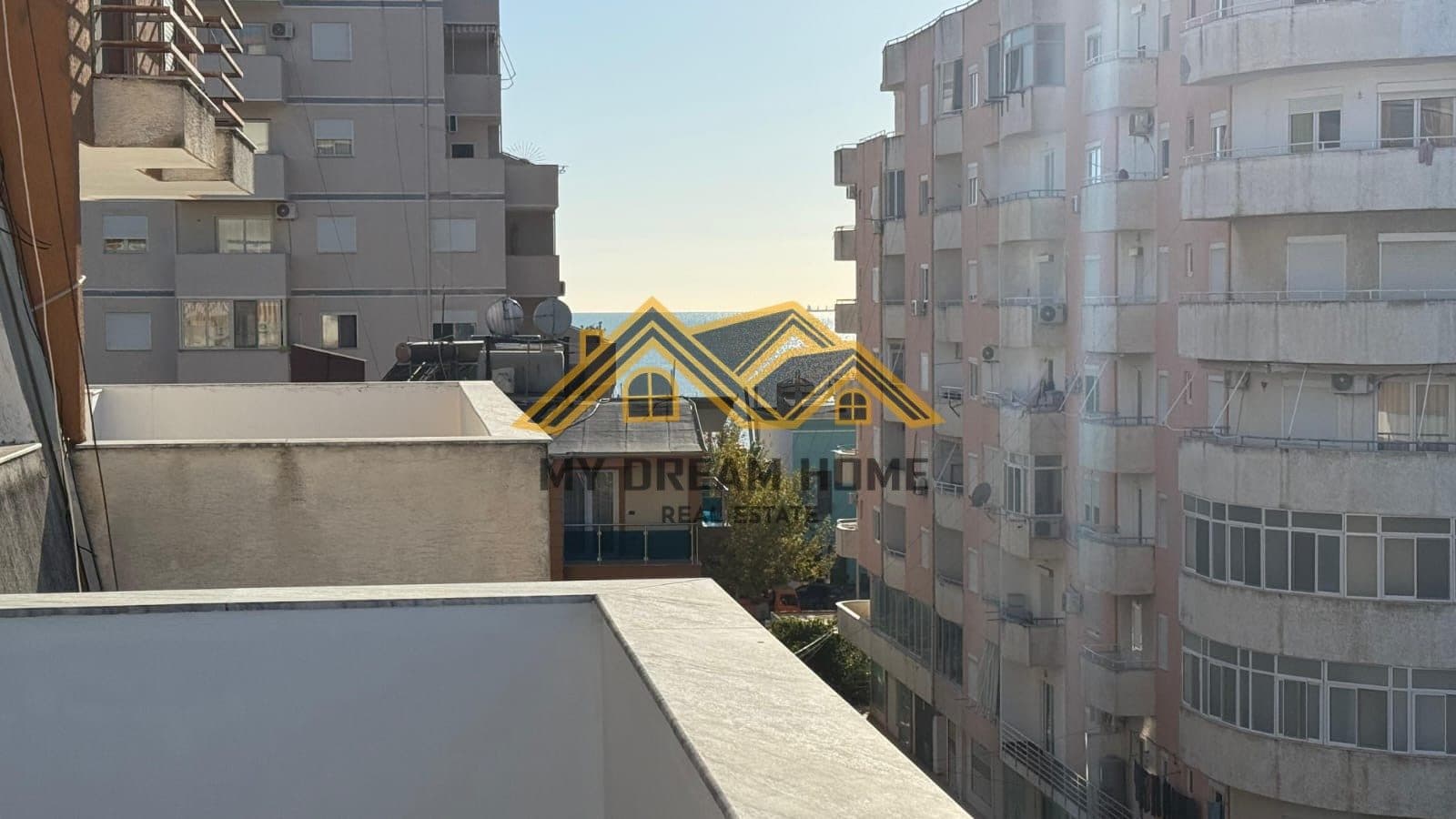 Apartament 2+1+Verand Në Shitje në Plazh Durrës