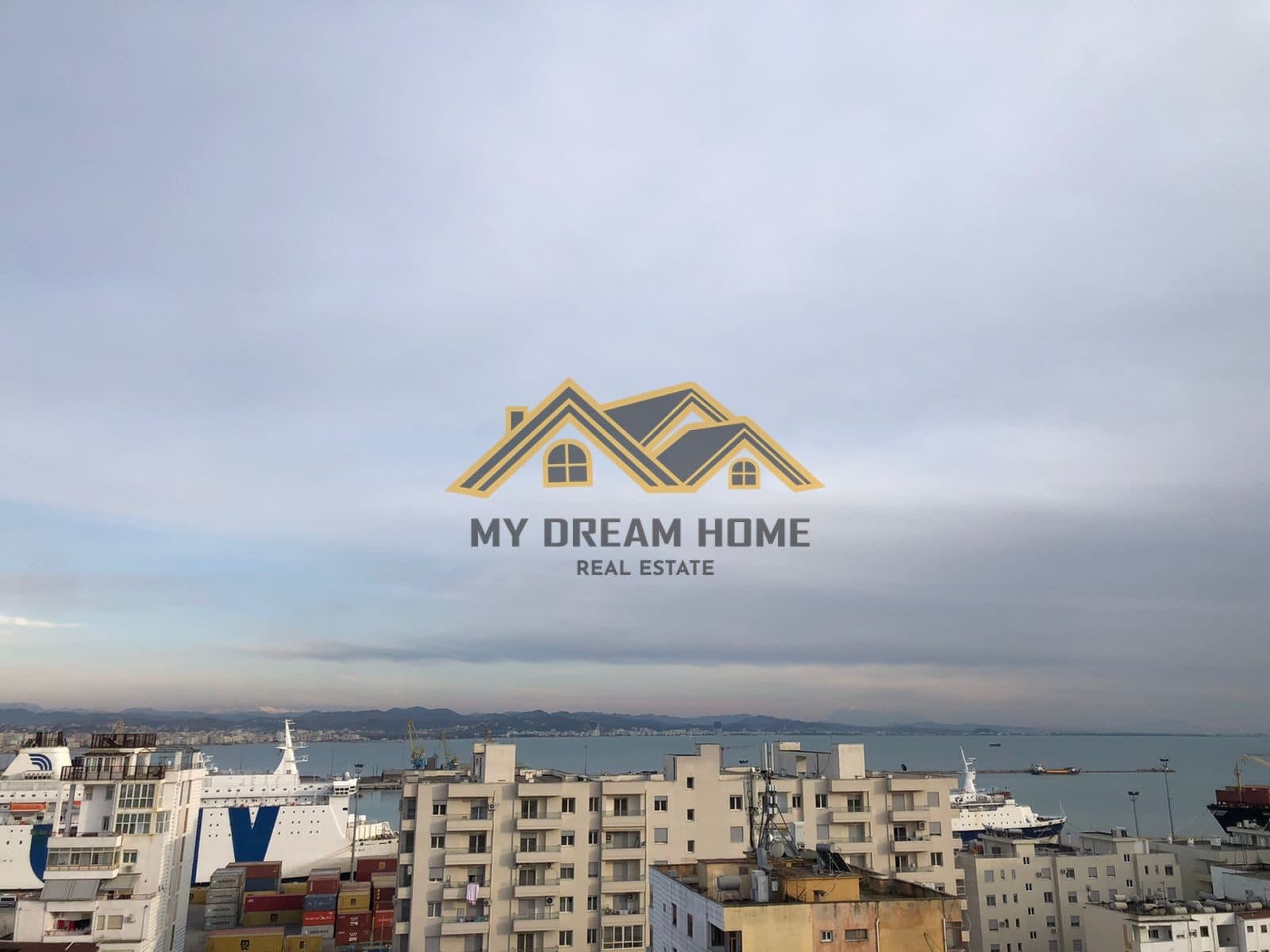 SHITET APARTAMENT 2+1 ME PAMJE NGA PORTI NE QENDER TE DURRESIT