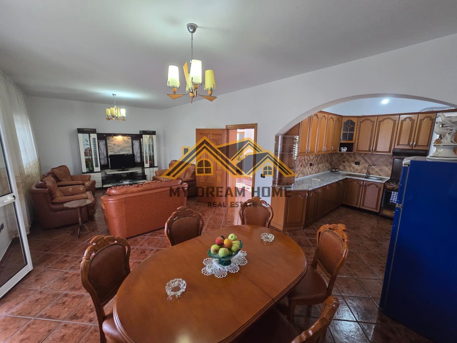 JEPET ME QIRA – APARTAMENT 2+1 , prane kompleksit Kasa 3