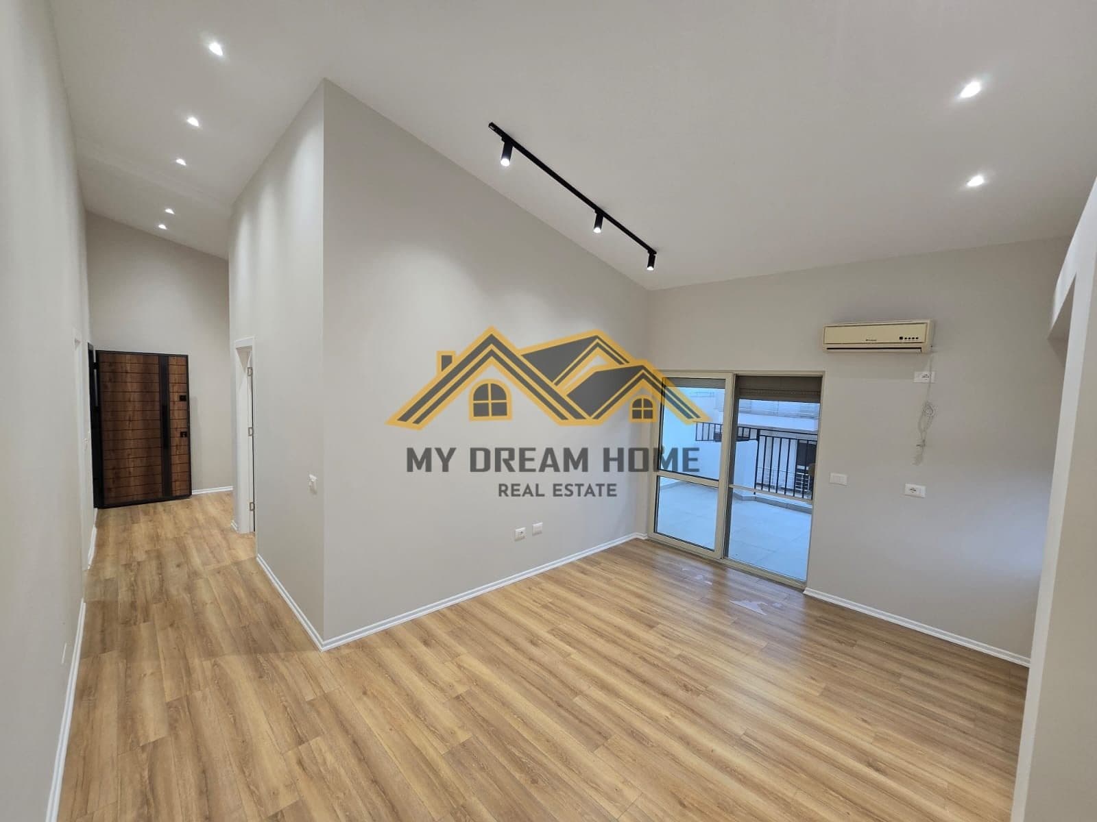 Apartament 1+1 Për Shitje prane Hotel Adriatik Me Pamje Deti, Durrës 2