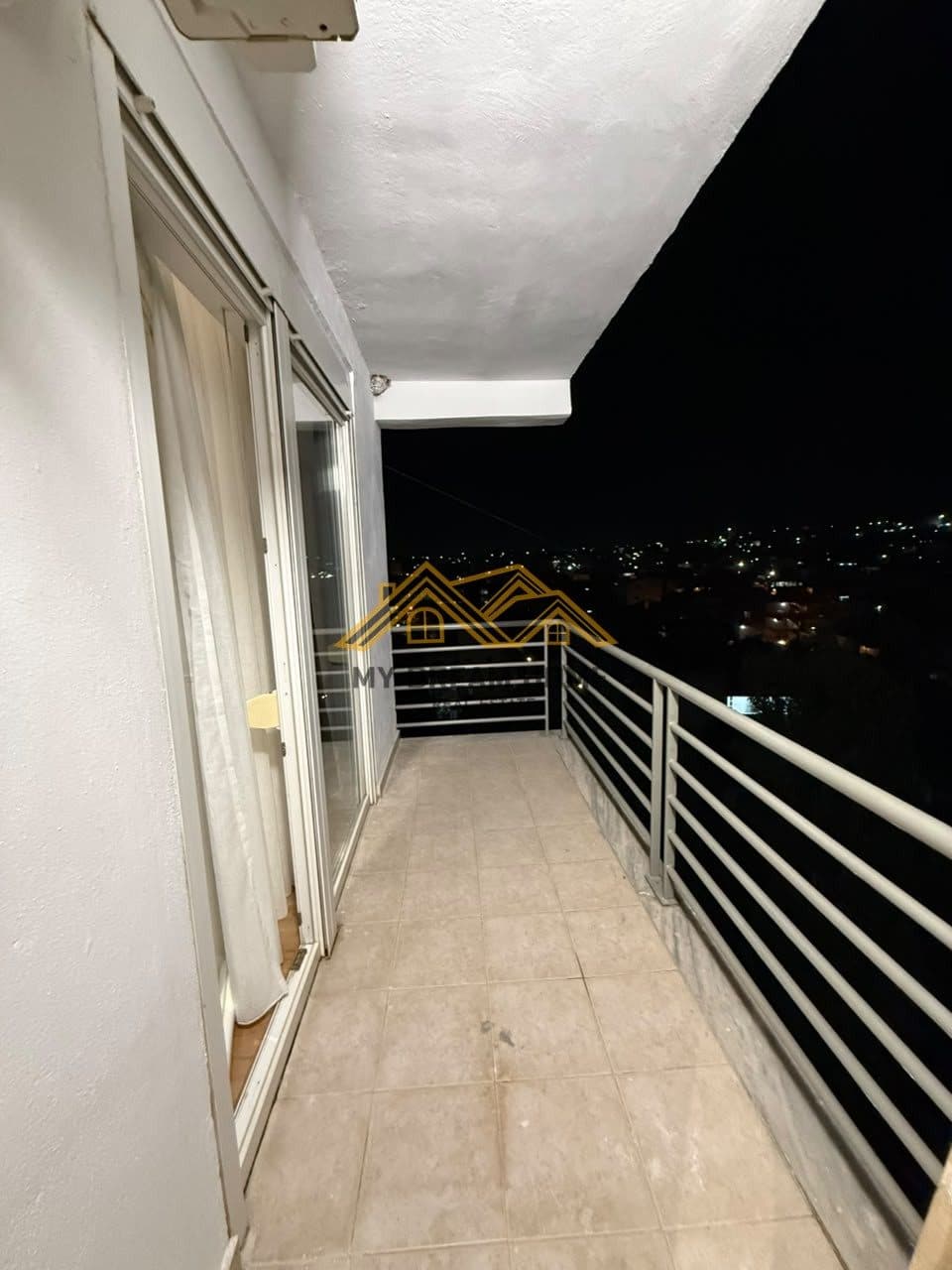 SHITET APARTAMENT 1+1 PRAN SHKOLLES BAJRAM CURRI PLAZH DURRES 2