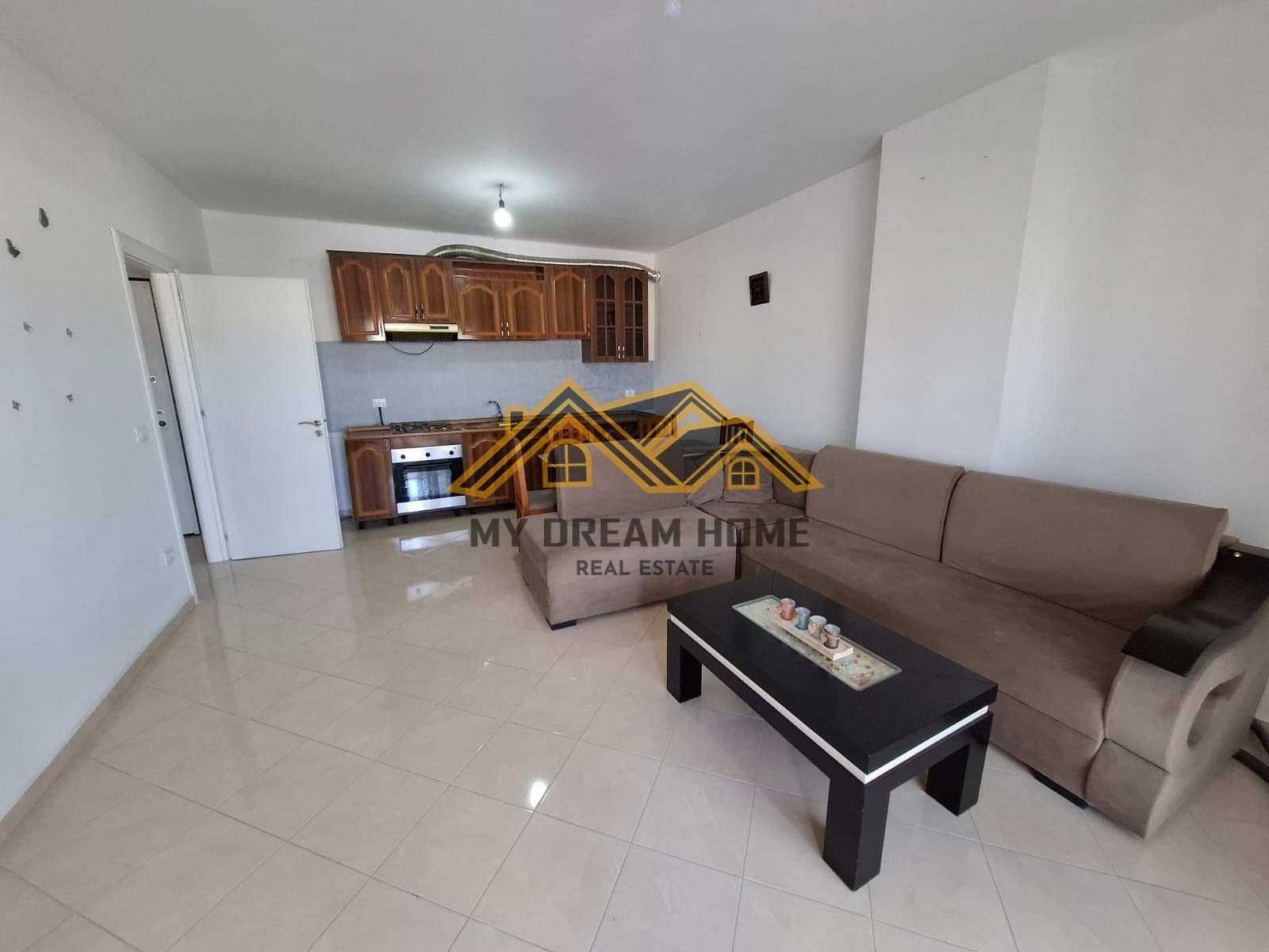 SHITET APARTAMENT 1+1 TEK RROTA E KUQE PLAZH DURRES!