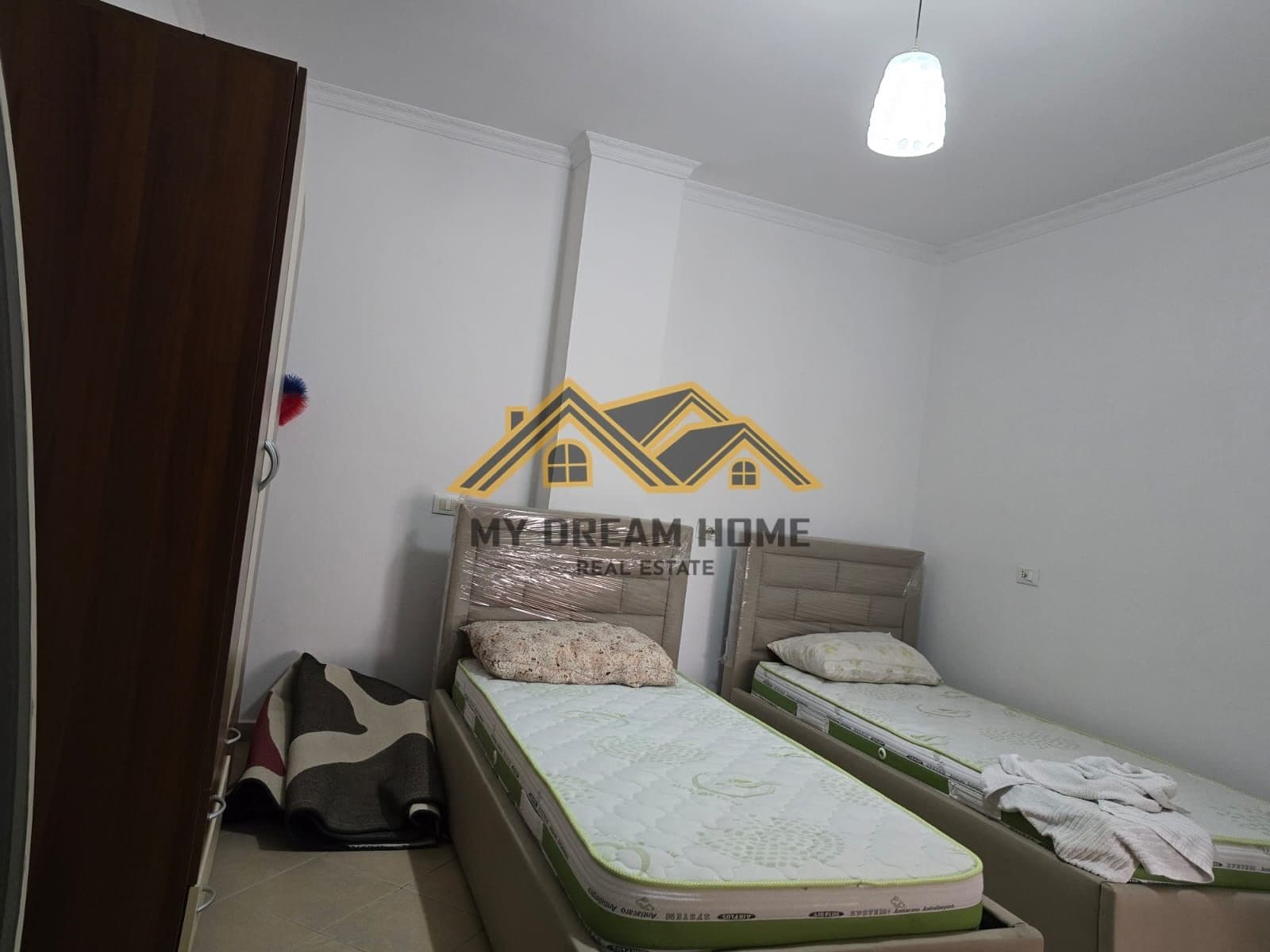 SHITEN DY APARTAMENTE 1+1 NE ILIRIA PLAZH! 2