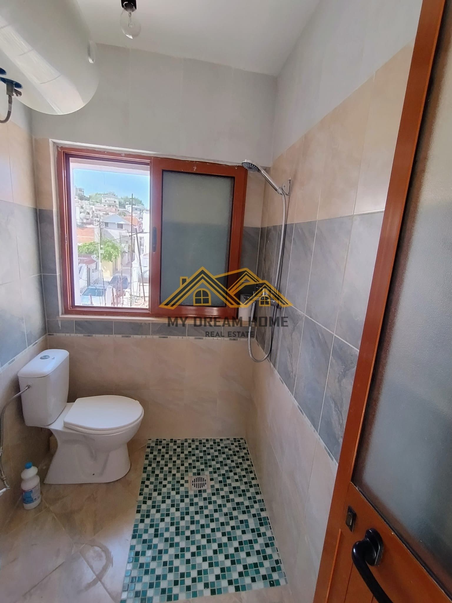 JEPET ME QERA APARTAMENT 1+1 AFER MUZEUMIT DURRES 2