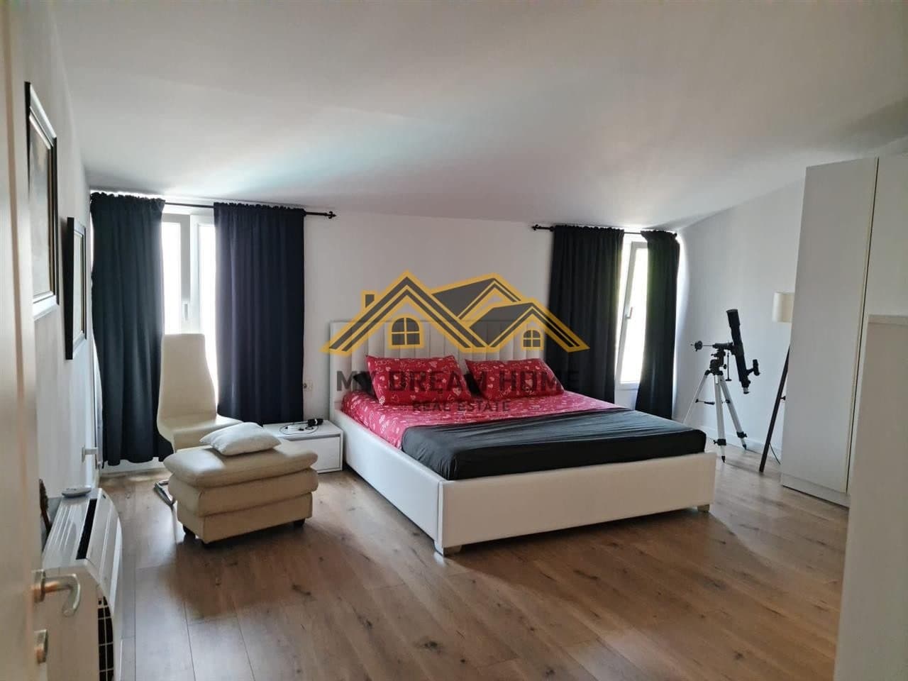 PENTHOUSE UNIK TEK MALI I ROBIT (GOLEM)
