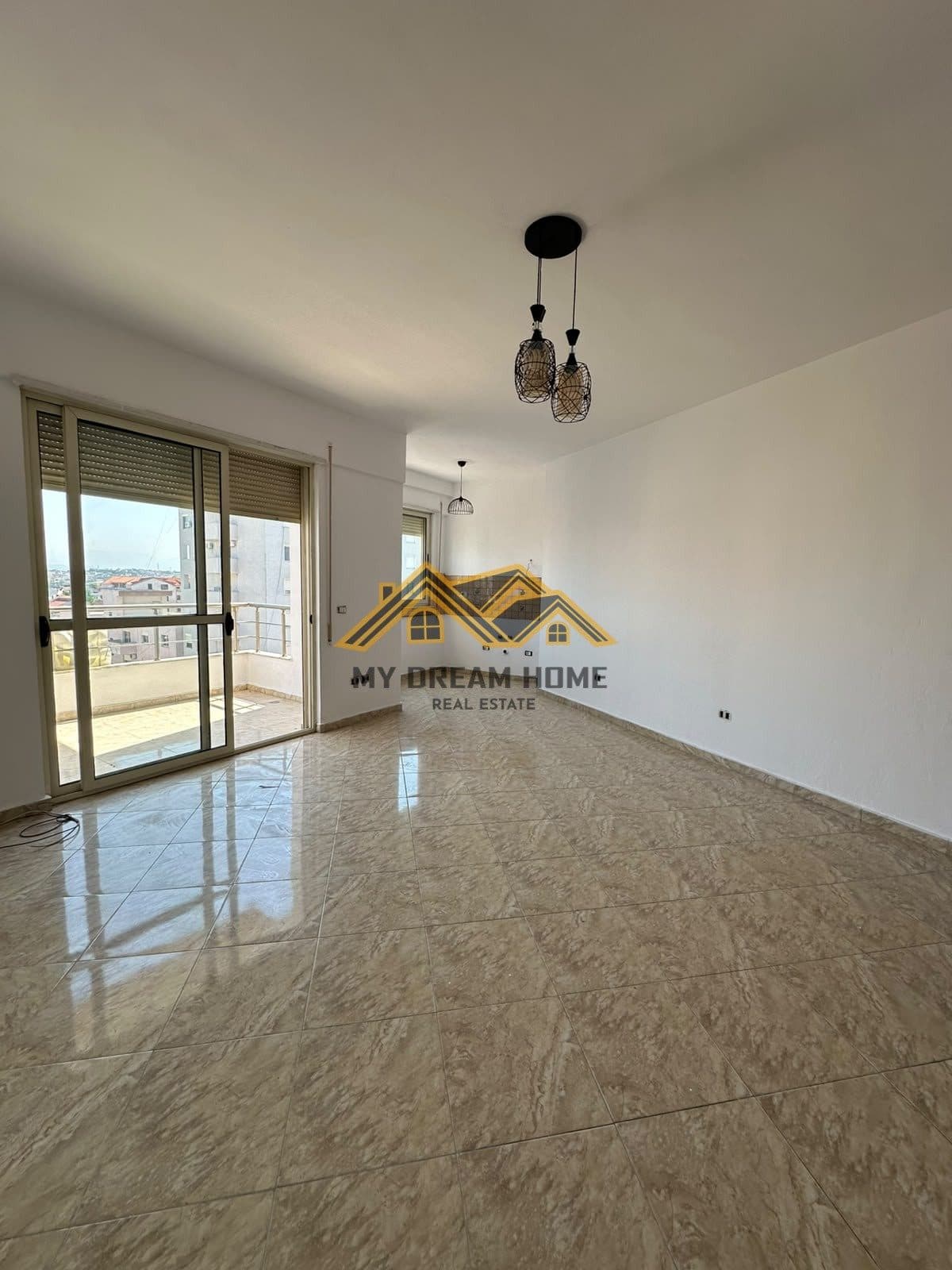 SHITET APARTAMENT 2+1 PLAZH DURRES TEK RROTA E KUQE.