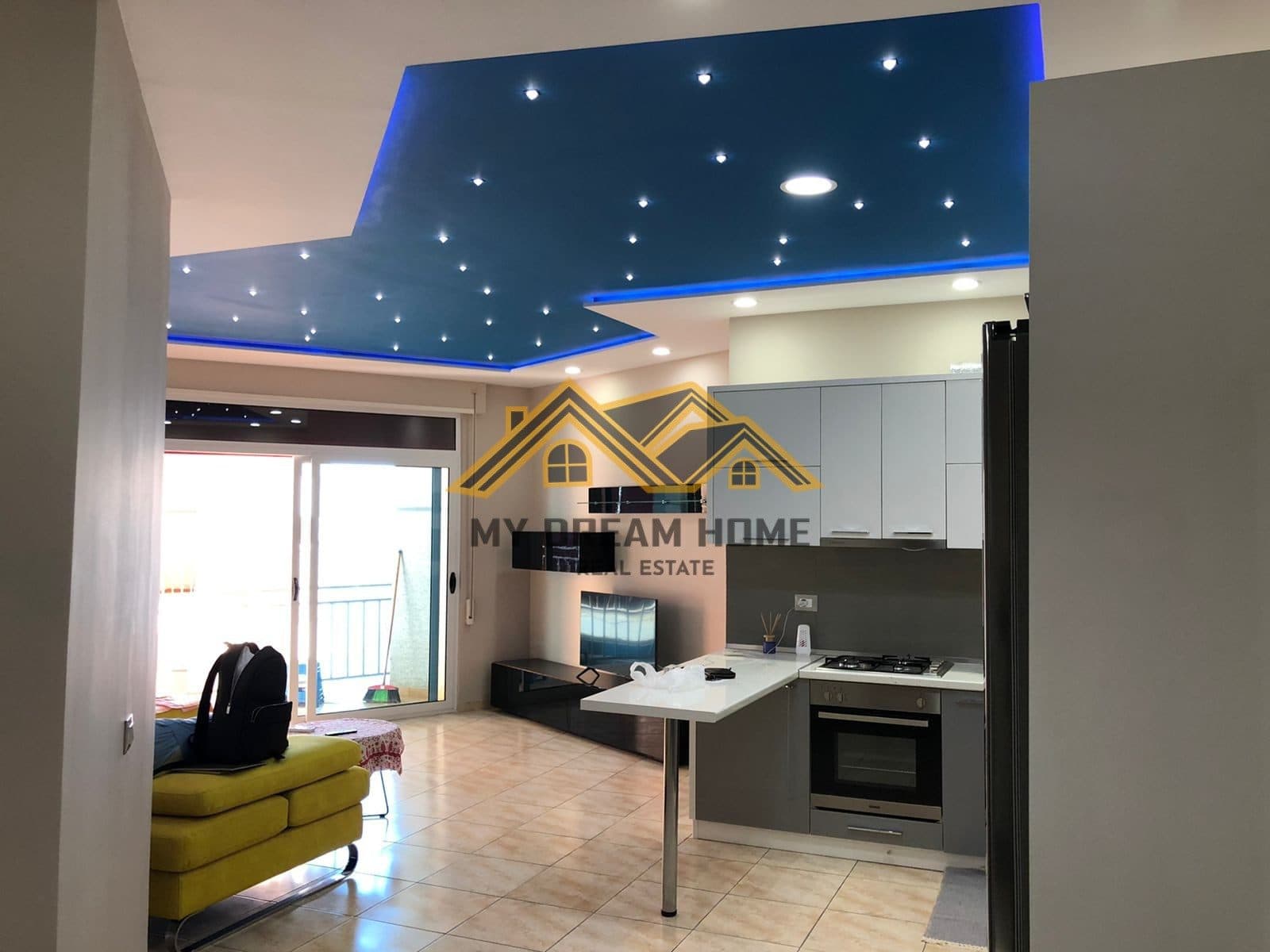 SHITET APARTAMENT 1+1 SHKEMBI KAVAJES ME PAMJE DETI, VIJE E PARE