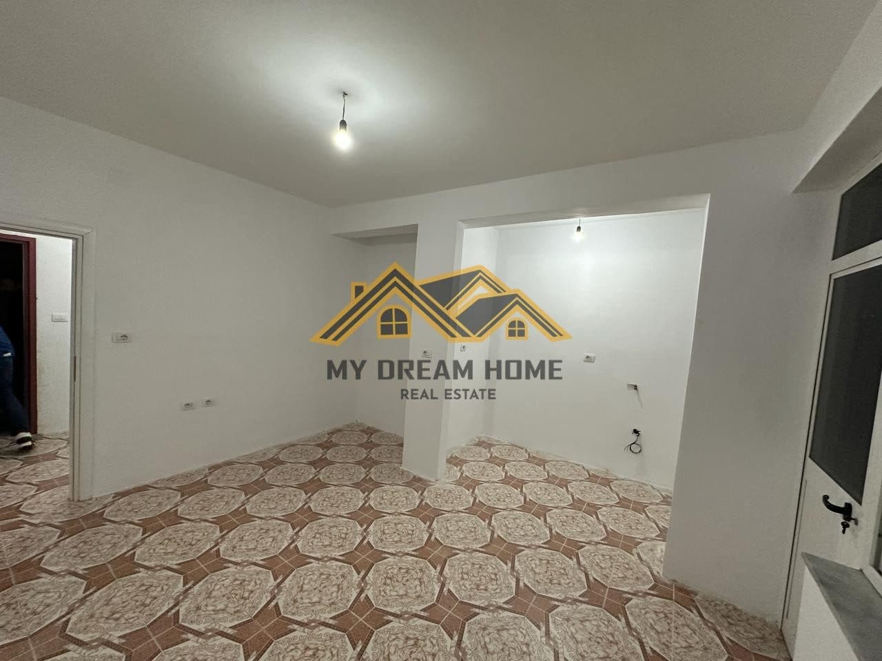 SHITET APARTAMENT 1+1 TEK DREJTORIA E POLICISE