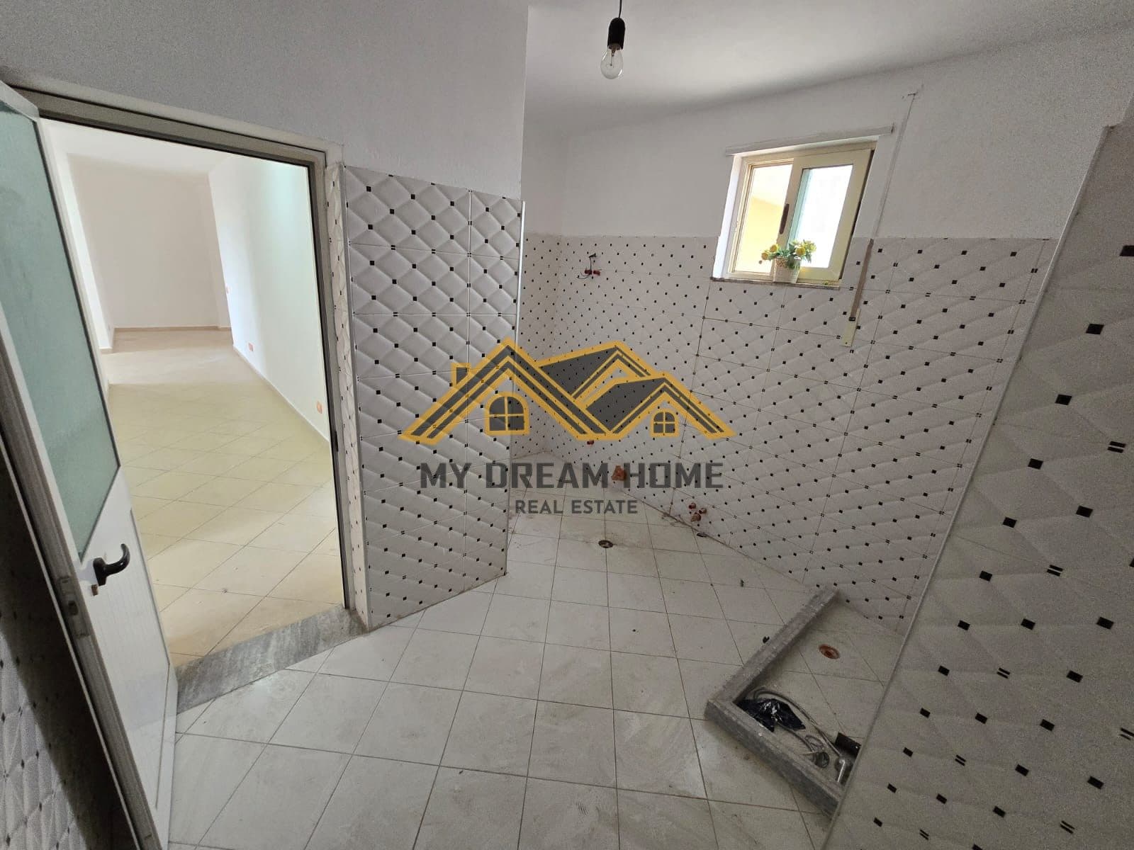 SHITET APARTAMENT 2+1+2 + VERAND TEK ZONA E TREGUT INDUSTRIAL DURRES! 2