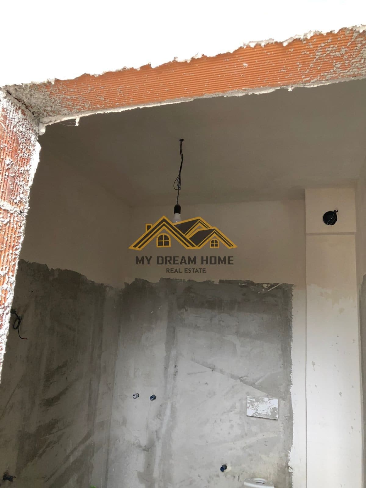 SHITET APARTAMENT 2+1 GOLEM AFER PISHAVE TE BUTA 2