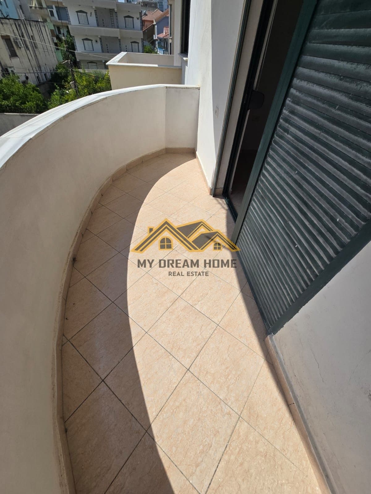 SHITET APARTAMENT 2+1+ GARAZH NE PLAZH DURRES TEK HOTEL LUBJANA. 2