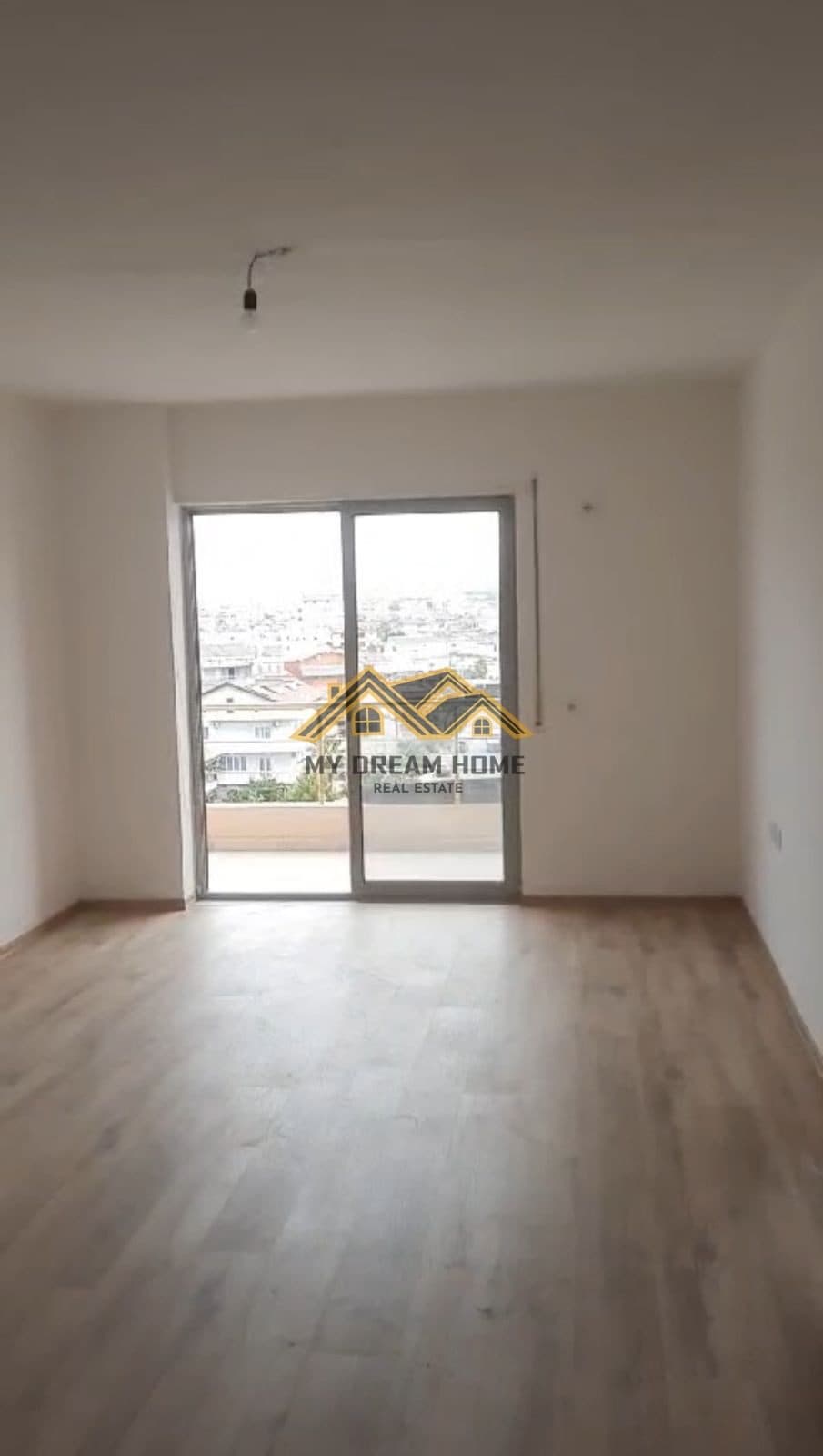 APARTAMENT 1+1 TEK VALA PARK , DURRES PER SHITJE !