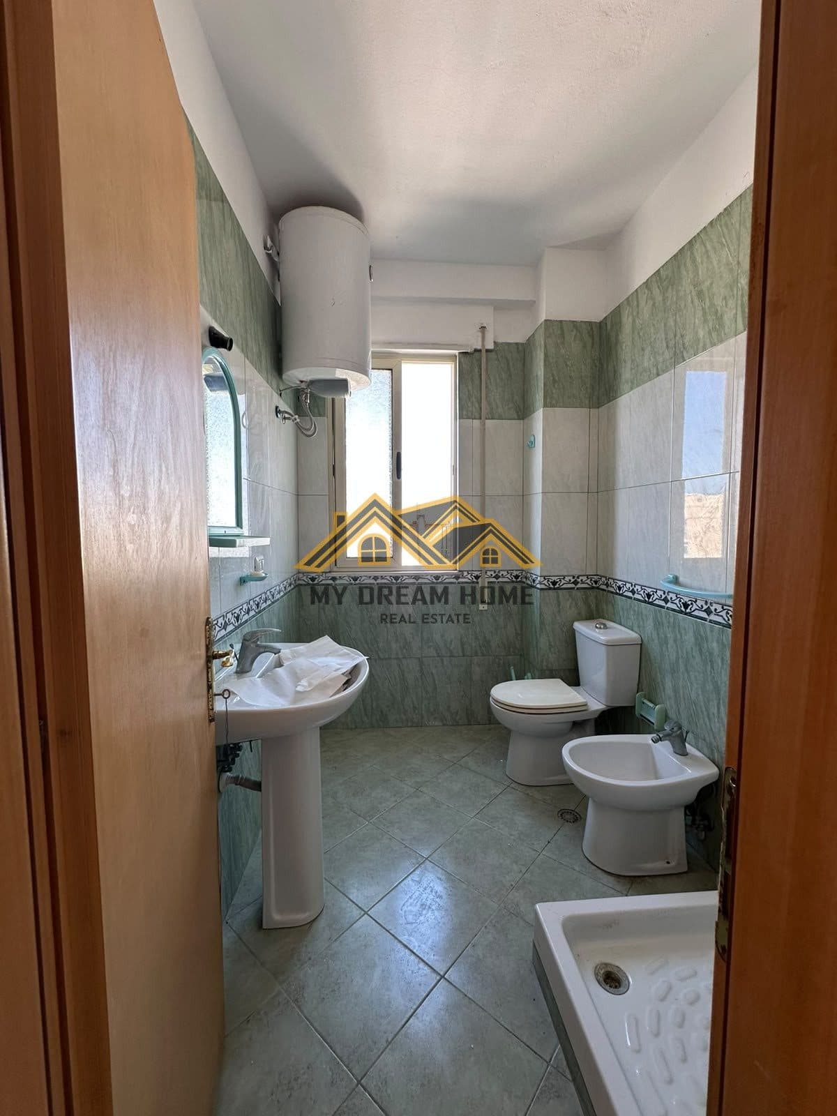 SHITET APARTAMENT 2+1 PLAZH DURRES TEK RROTA E KUQE. 2