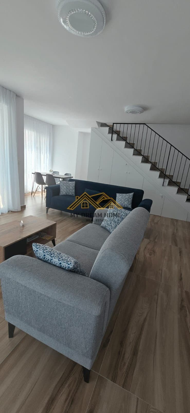 SHITET DUPLEX 2+1+POST PARKIMI TEK RRUGA VIENA NE GOLEM !