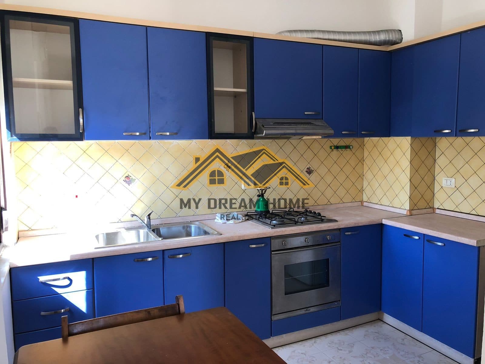 SHITET APARTAMENT 2+1+2 NE DURRES 3