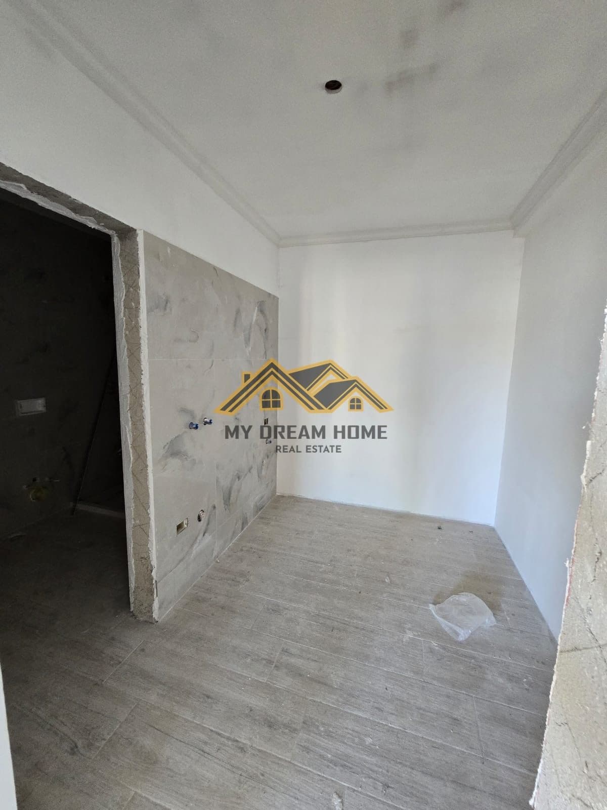 Apartament ne Shitje tek ish Rajoni i policis, Durrës ! 3
