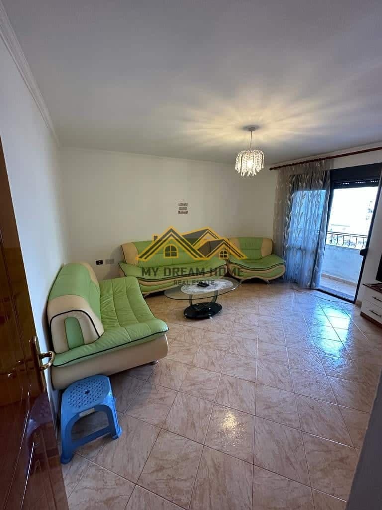 SHITET APARTAMENT 2+1 AFER STACIONIT TRENIT NE DURRES!