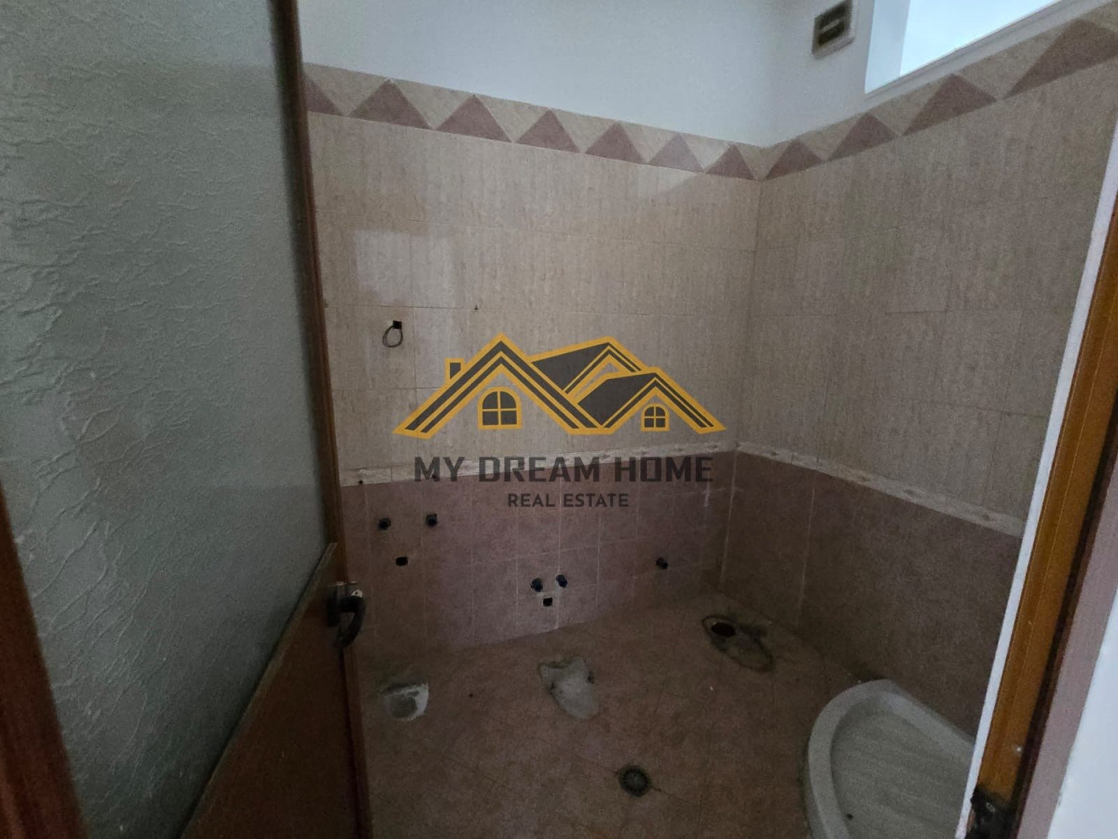 Apartament 2+1+2 në shitje te Rruga e re e Portit! 4