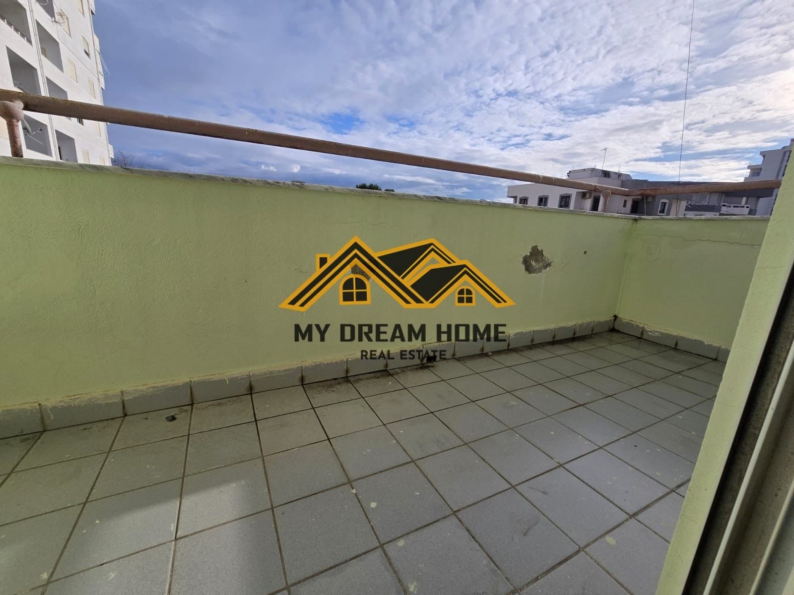 SHITET SUPER APARTAMENT 1+1 ME PAMJE NGA DETI NE PLAZH ILIRIA !! 4