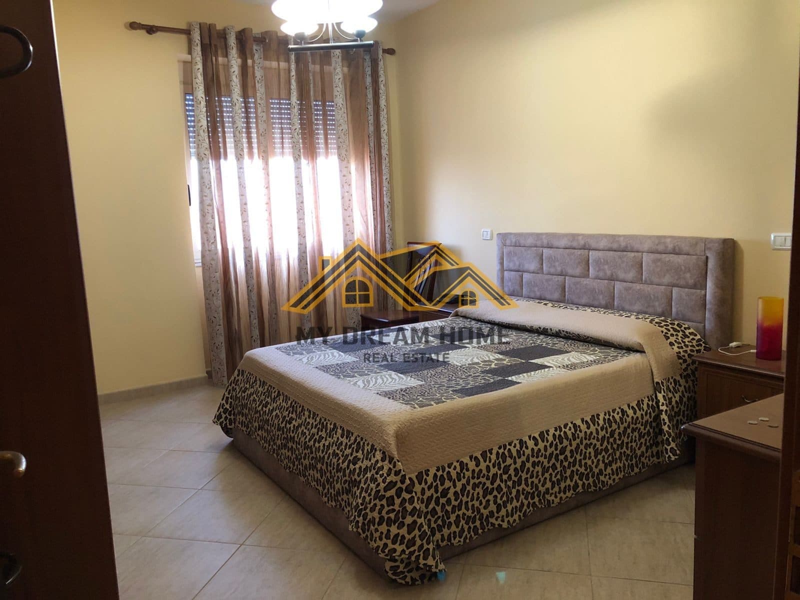 SHITET APARTAMENT 2+1 ME PAMJE NGA PORTI NE QENDER TE DURRESIT 4