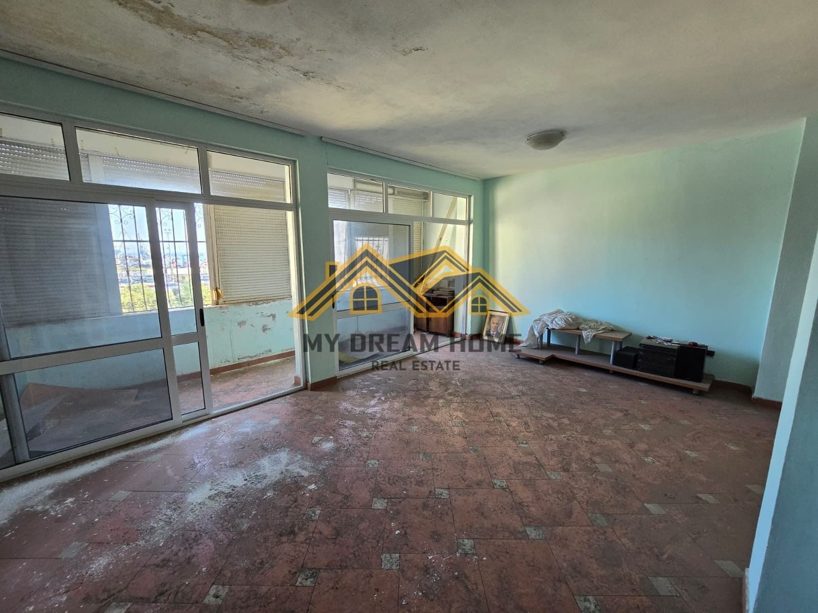 SHITET APARTAMENT 3+1 NE HYRJE TE DURRESIT ME PAMJE NGA PORTI! 4