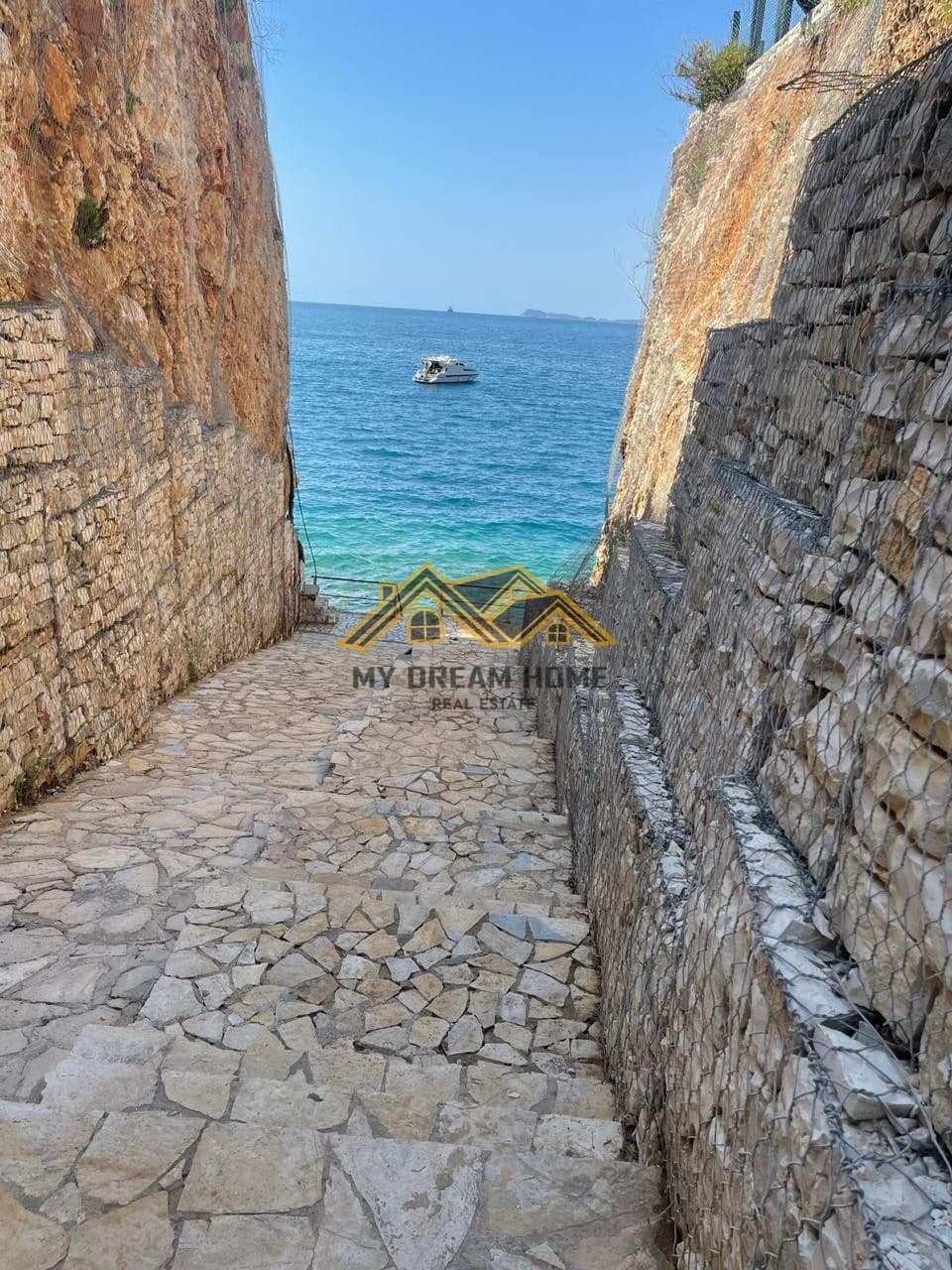 VLORE- AQUAMARINE RESIDENCE: SHESIM APARTAMENT ME PAMJE NGA DETI
