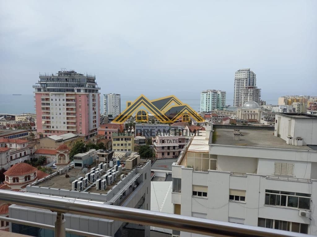 Shitet Apartament Ne Qender Te Durresit