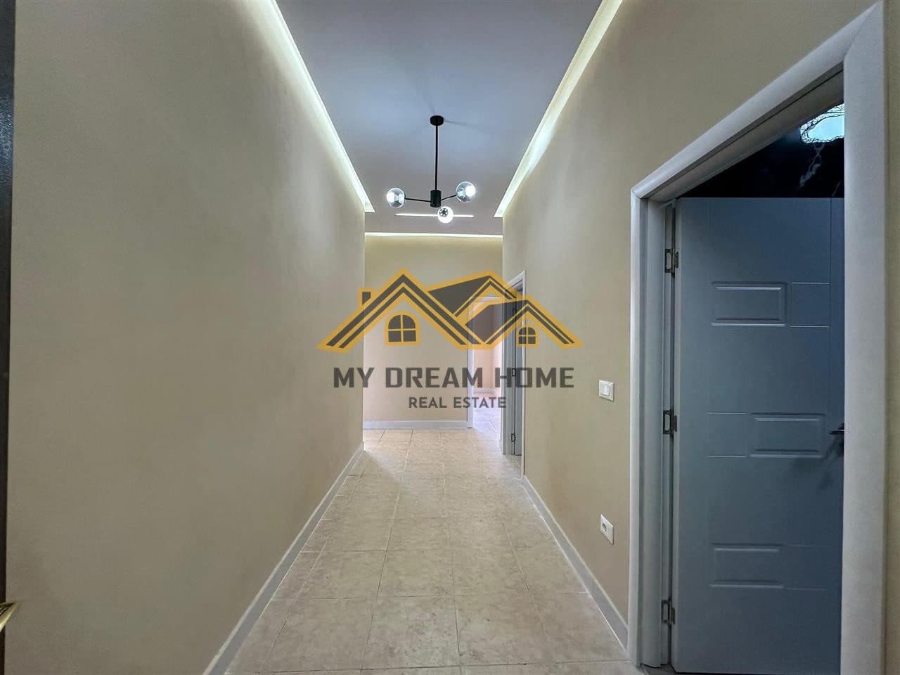 Disponojmë për shitje një super Apartament 3+1 pranë Shkollë Bajram Curri 4