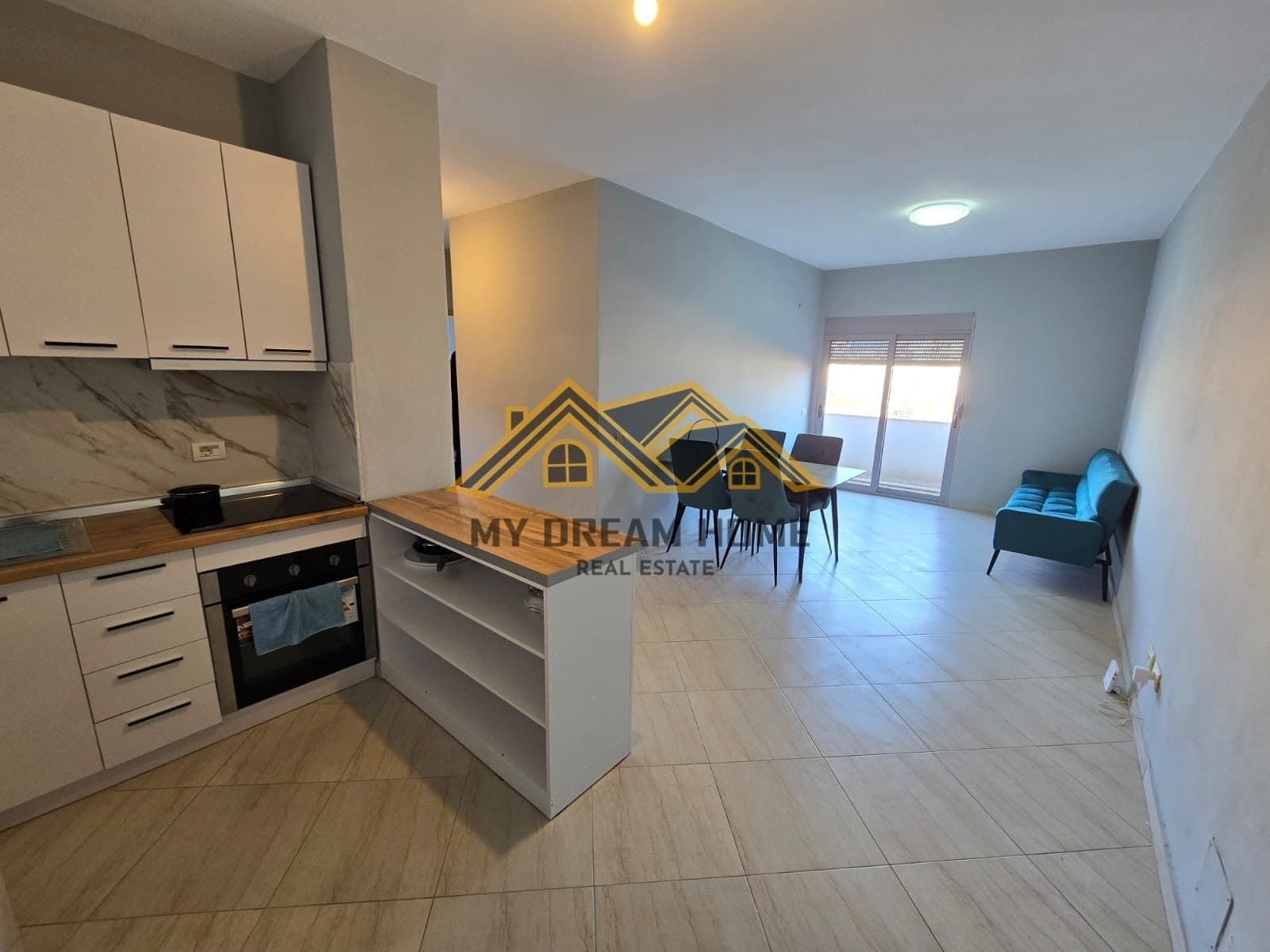 SHITET APARTAMENT 3+1 TEK KOPLEKS JEDAS QENDER DURRES