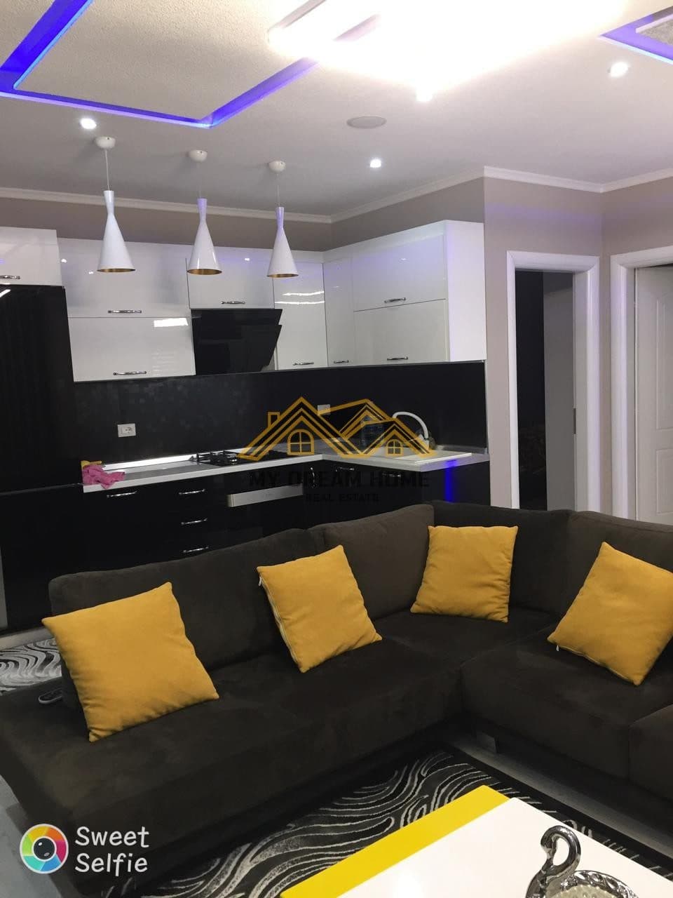 SHITET APARTAMENT 2+1 KOPLEKSI JEDAS QENDER DURRES 2