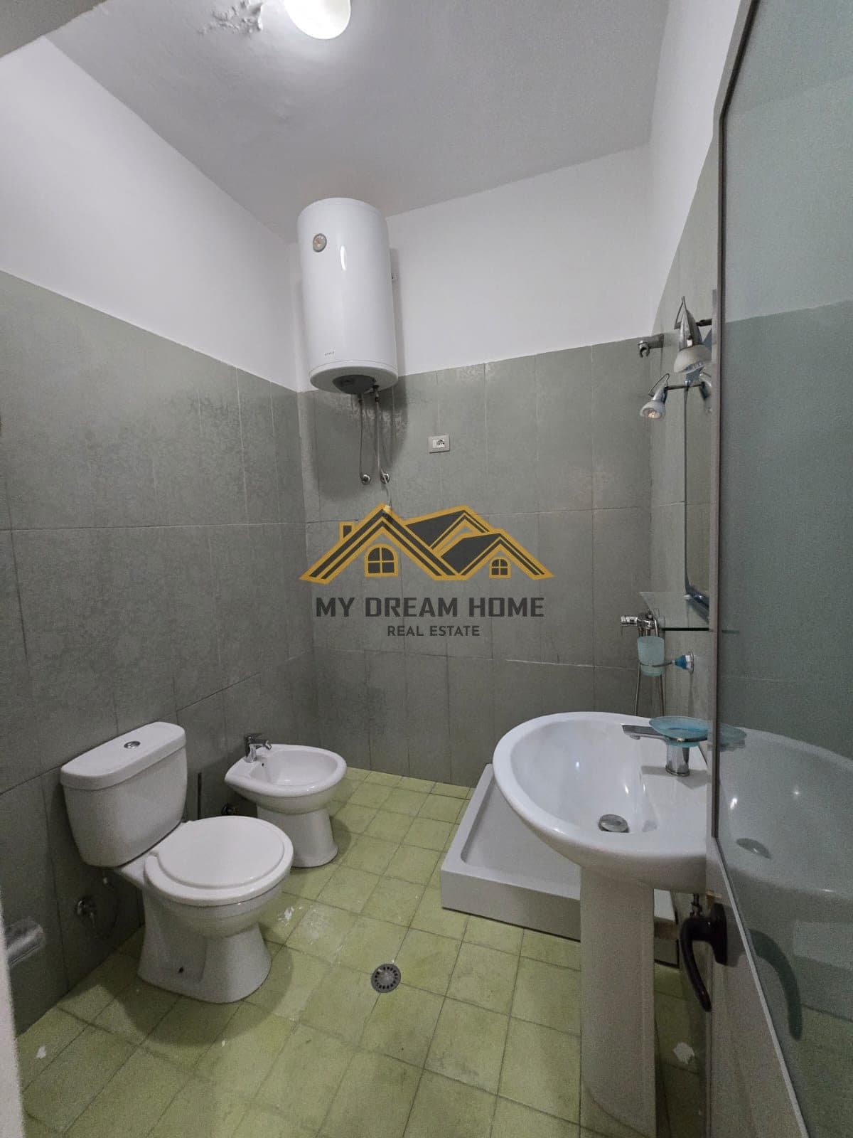 MINI HOTEL NE PLAZH PER SHITJE 2