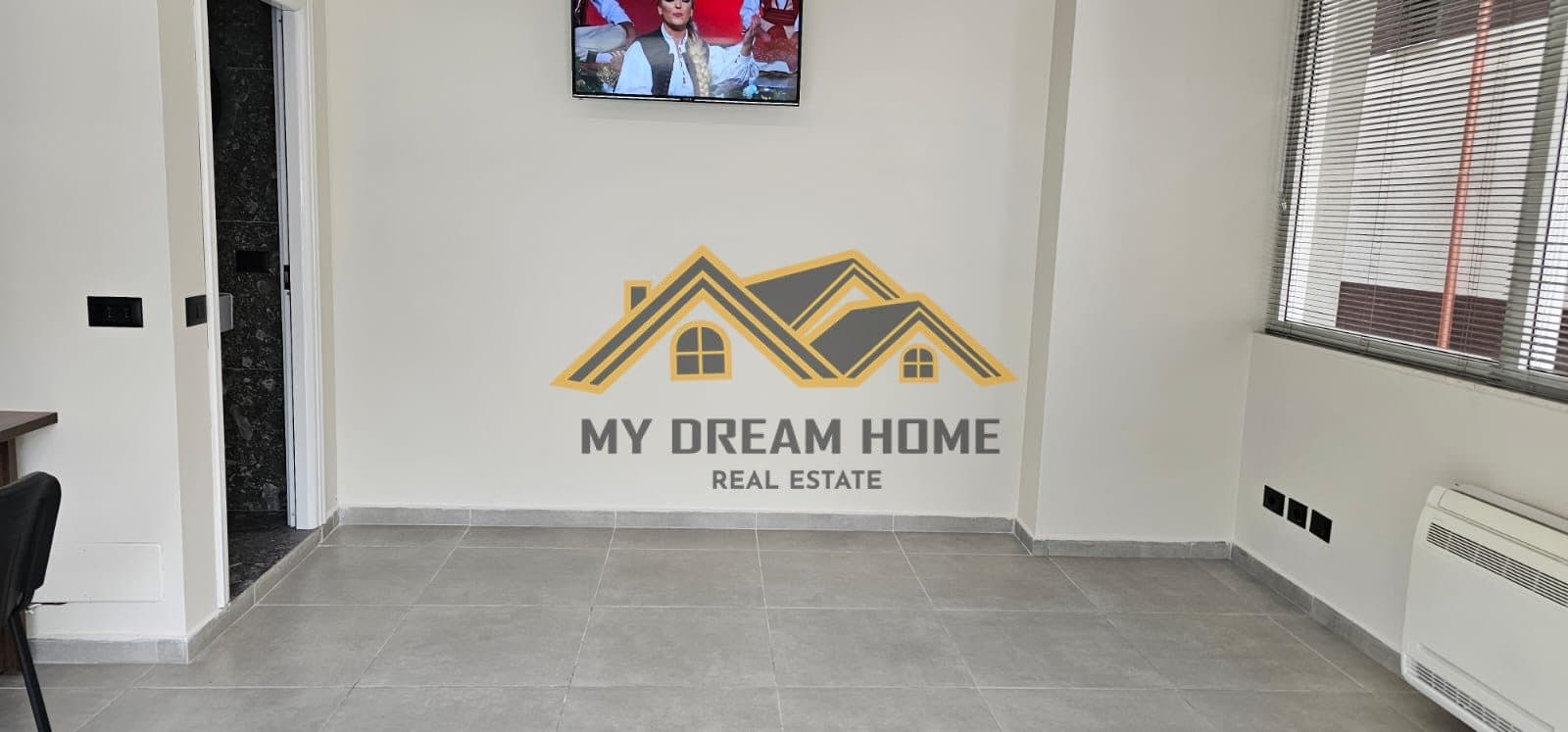 Shitet Ambient biznesi + 3 Apartamente 1+1, vija e pare me rrugen kryesore ne Plazh Hekurudha ! 4