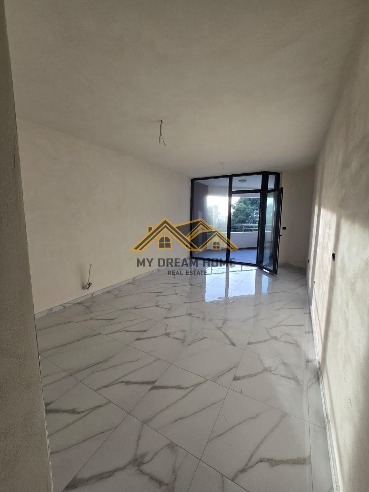 Shitet apartament 2+1+2 te Rezidenca White Hill, Currila. 2